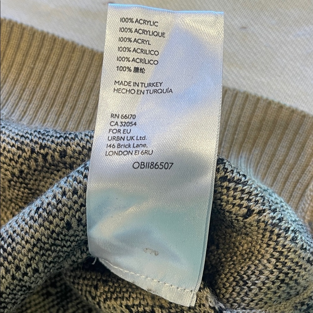 2711002 Anthropologie Leopard Print V-neck Polo EUC - Picture 5 of 8